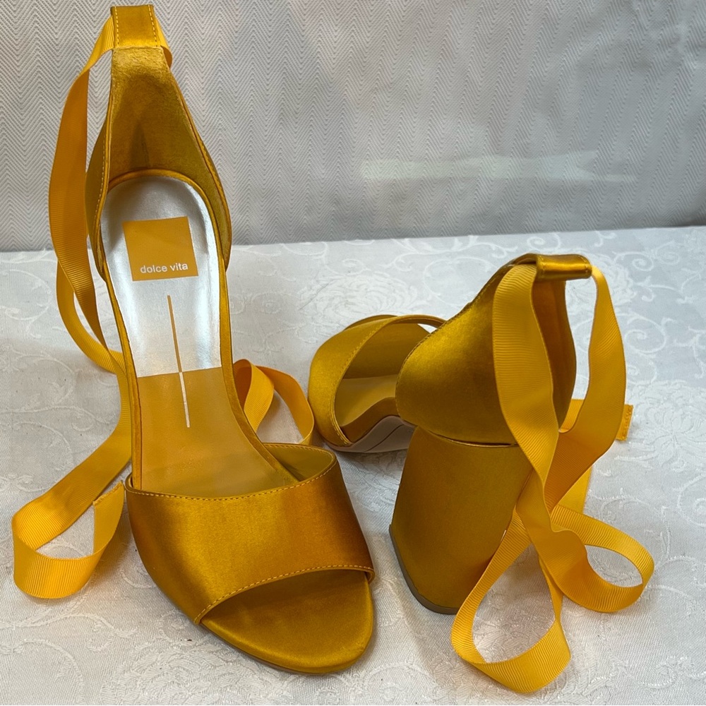 Dolce Vita Saffron Harvvy Satin Ribbon Ankle 4” Heels Sandals 8.5